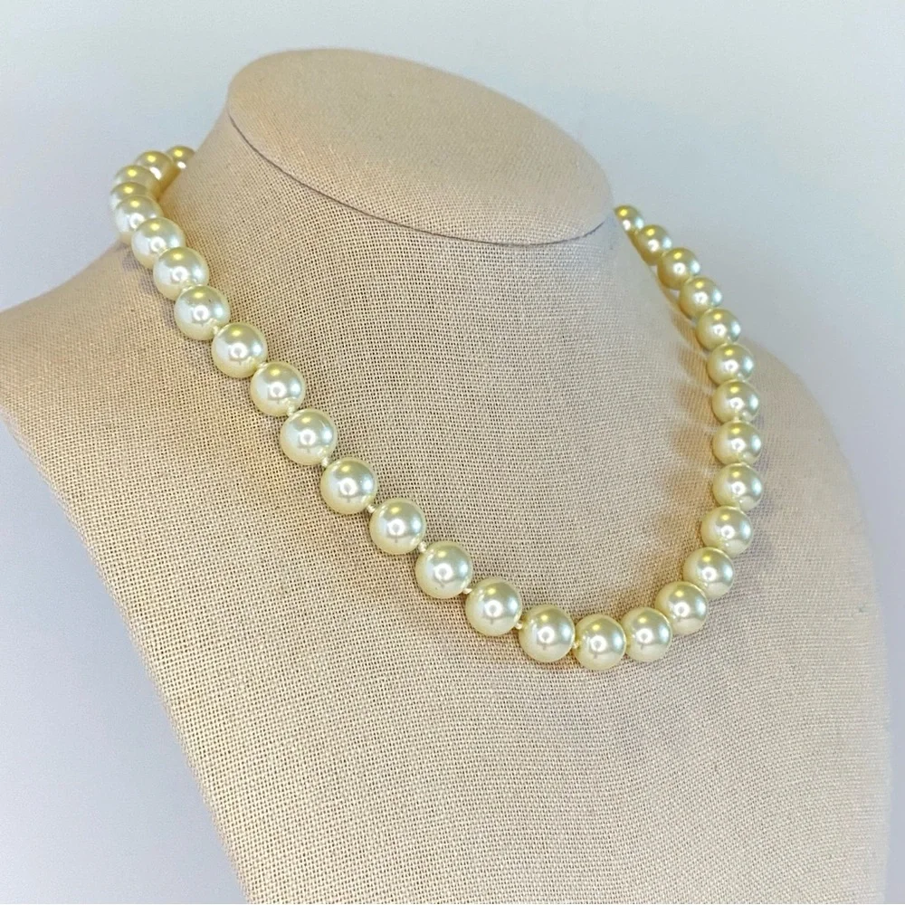 Hand Knotted Faux Pearl Glass Bead Necklace Gold‎ Tone Clasp